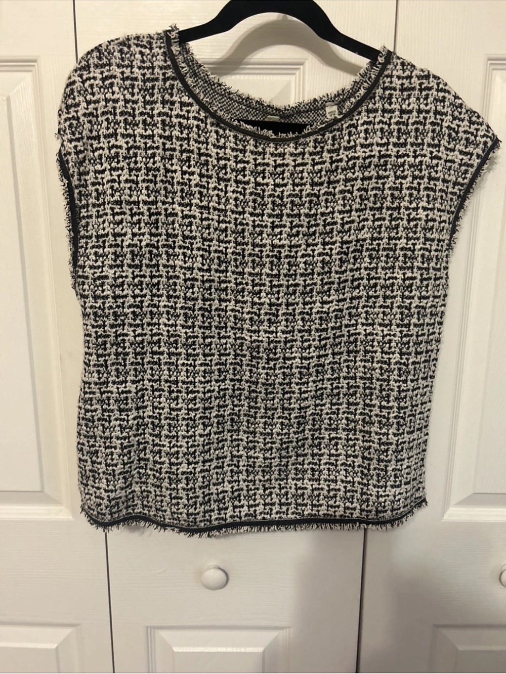 Max Studio Black and White Tweed Sleeveless Business casual top women’s Sz L